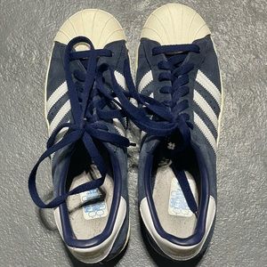 Adidas Superstar pre-owned all gender shearers, size male 7.5, white and blue